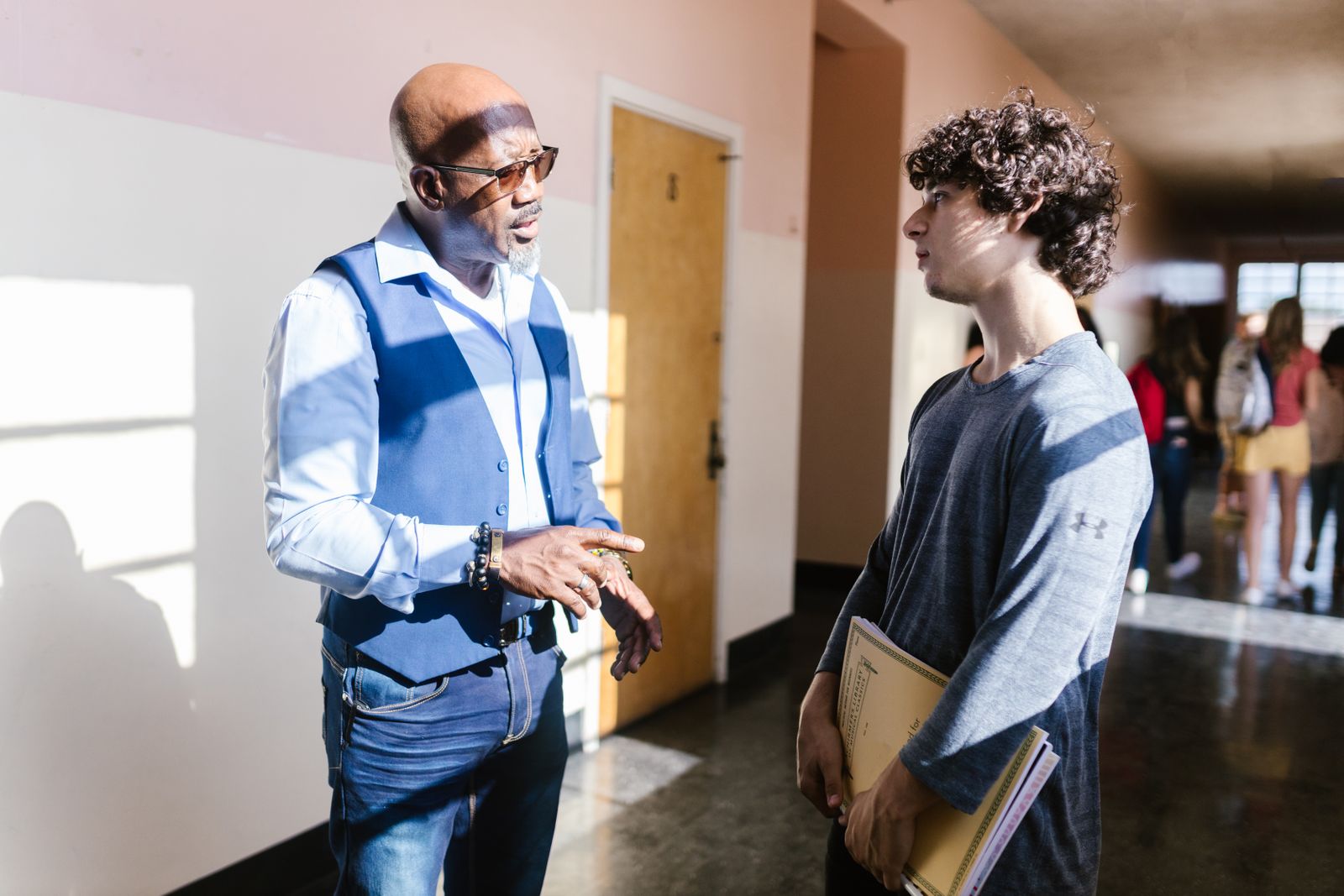 Conseillère accompagnant un étudiant